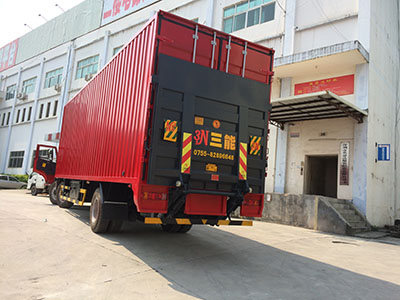 廂式貨車帶尾板，貨物運(yùn)輸?shù)男逻x擇