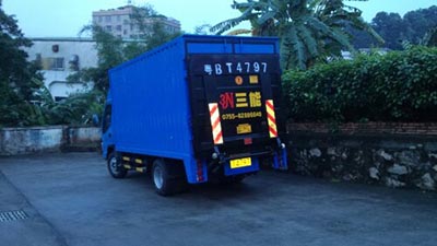 帶尾板的廂式貨車，運(yùn)輸利器，安全無憂